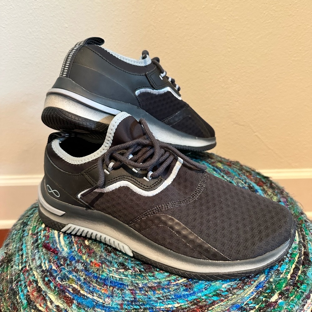 Women’s nursing shoes infinity 10